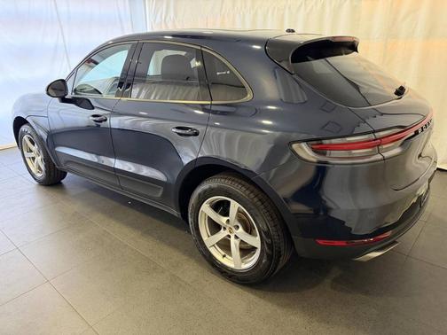 Night Blue Metallic 2020 Porsche Macan