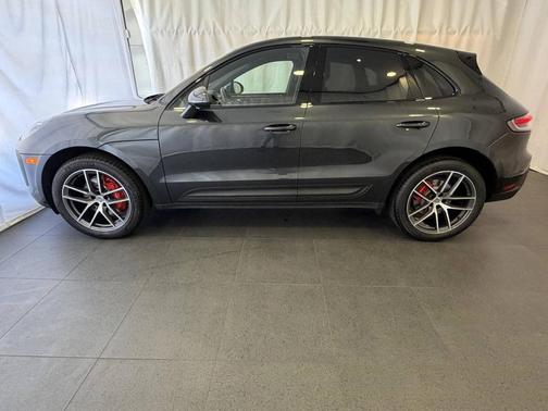 Volcano Grey Metallic 2022 Porsche Macan
