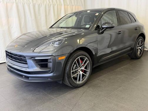 Volcano Grey Metallic 2022 Porsche Macan