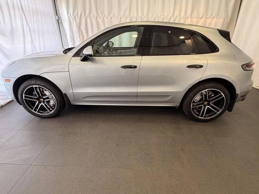 Dolomite Silver Metallic 2020 Porsche Macan