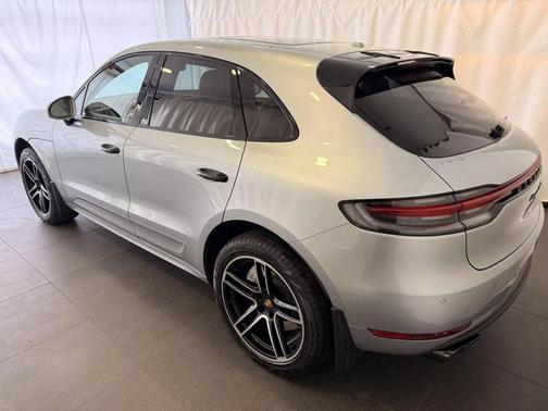 Dolomite Silver Metallic 2020 Porsche Macan