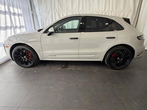 Chalk 2023 Porsche Macan