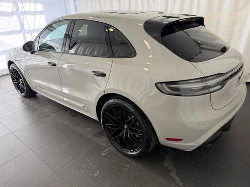 Chalk 2023 Porsche Macan