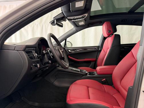 3H3H 2026 Porsche Macan Base