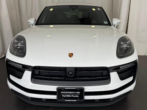 White 2023 Porsche Macan Base