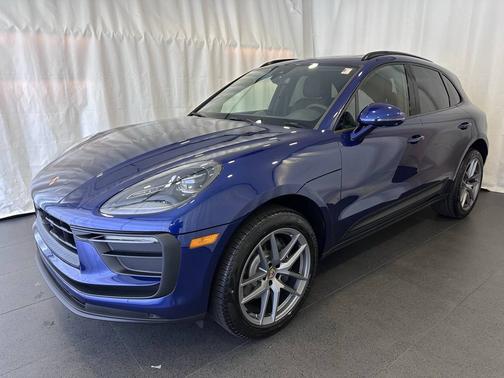 Gentian Blue Metallic 2025 Porsche Macan