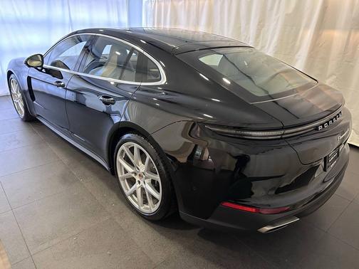 2025 Porsche Panamera 