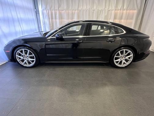 2025 Porsche Panamera 