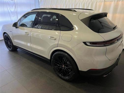 Chalk 2026 Porsche Cayenne