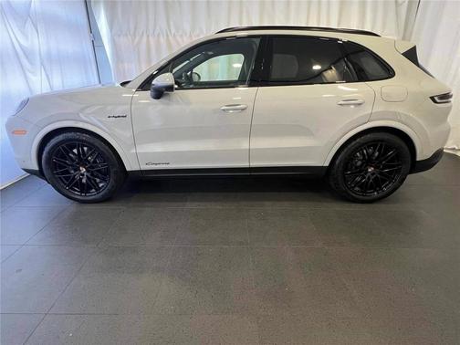 Chalk 2026 Porsche Cayenne