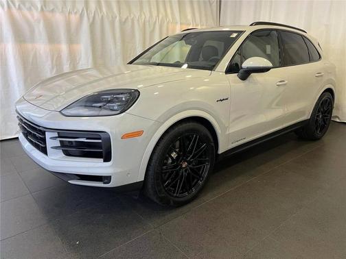 Chalk 2026 Porsche Cayenne