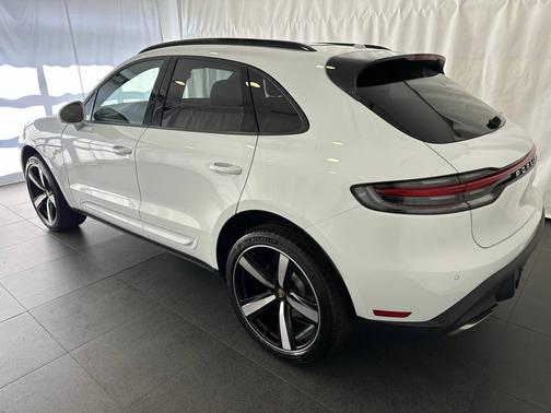 2025 Porsche Macan 