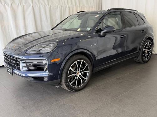 Algarve Blue Metallic 2025 Porsche Cayenne