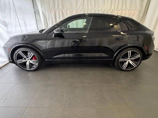 Black 2025 Porsche Macan