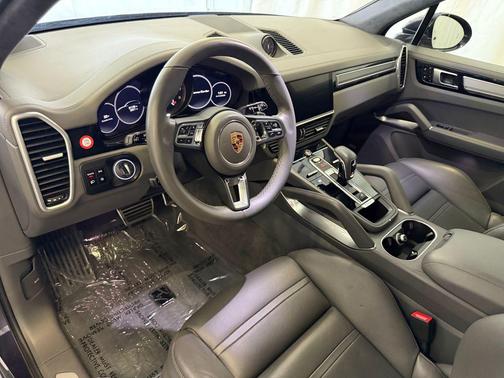 Purpurite Metallic 2019 Porsche Cayenne Turbo
