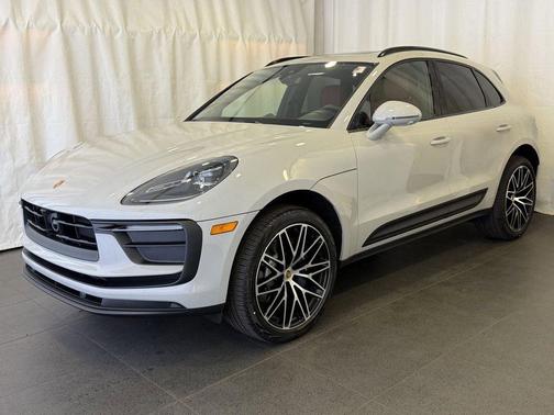 3H3H 2026 Porsche Macan Base