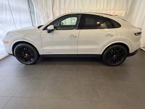 Chalk 2026 Porsche Cayenne