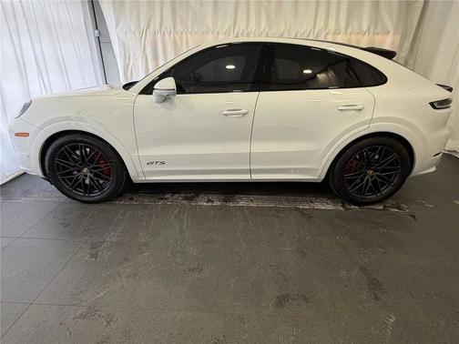 Carrara White Metallic 2025 Porsche Cayenne