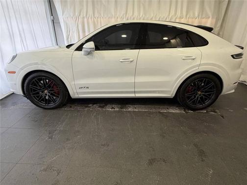 Carrara White Metallic 2025 Porsche Cayenne