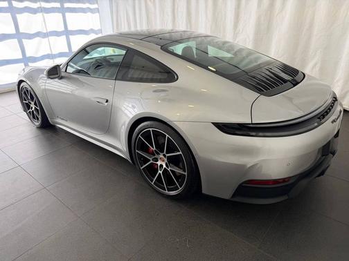 GT Silver Metallic 2026 Porsche 911
