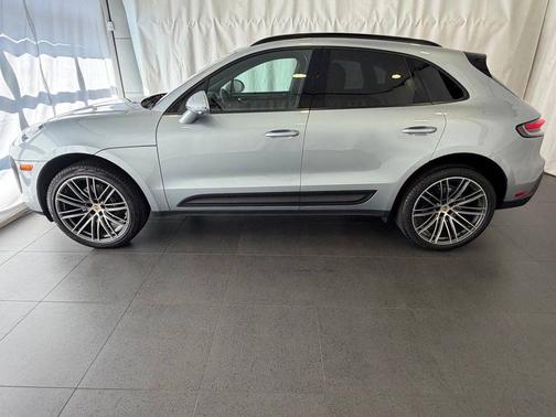 Dolomite Silver Metallic 2026 Porsche Macan