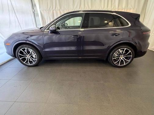Purpurite Metallic 2019 Porsche Cayenne