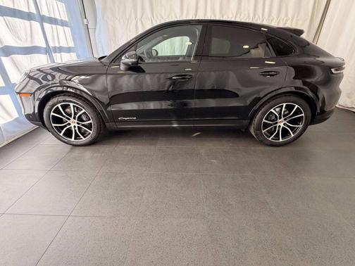 Chromite Black Metallic 2026 Porsche Cayenne