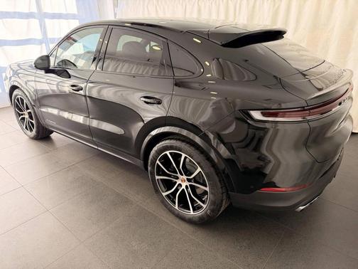 Chromite Black Metallic 2026 Porsche Cayenne