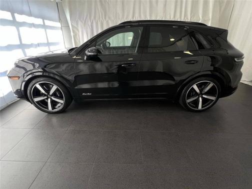 Chromite Black Metallic 2025 Porsche Cayenne