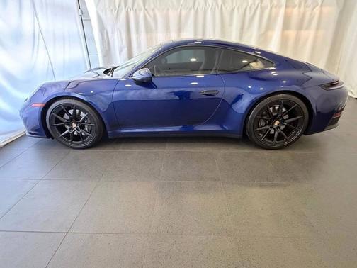 Gentian Blue Metallic 2025 Porsche 911
