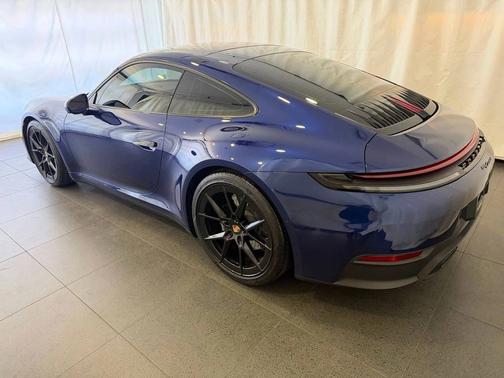 Gentian Blue Metallic 2025 Porsche 911