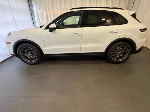 Carrara White Metallic 2024 Porsche Cayenne