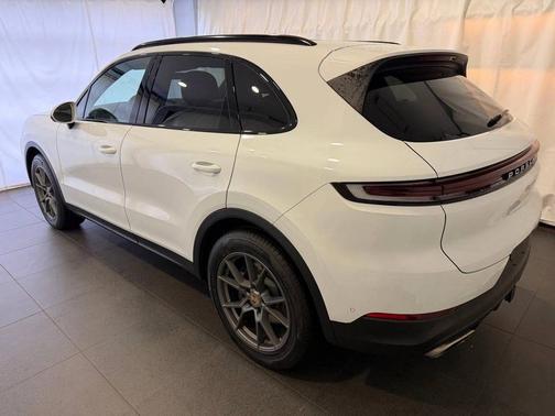 Carrara White Metallic 2024 Porsche Cayenne
