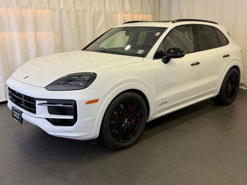 Carrara White Metallic 2025 Porsche Cayenne