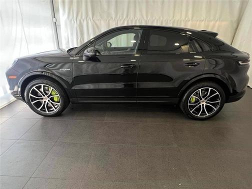 Chromite Black Metallic 2025 Porsche Cayenne