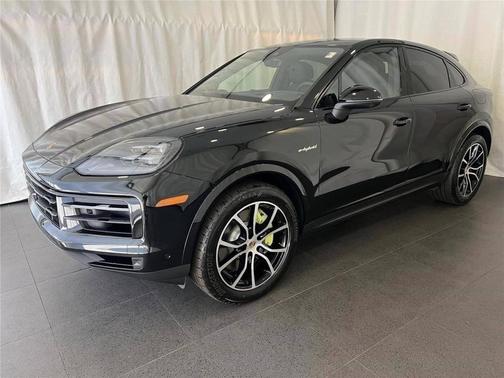 Chromite Black Metallic 2025 Porsche Cayenne