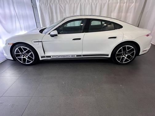 2025 Porsche Taycan 