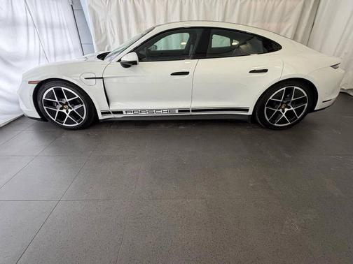 2025 Porsche Taycan 