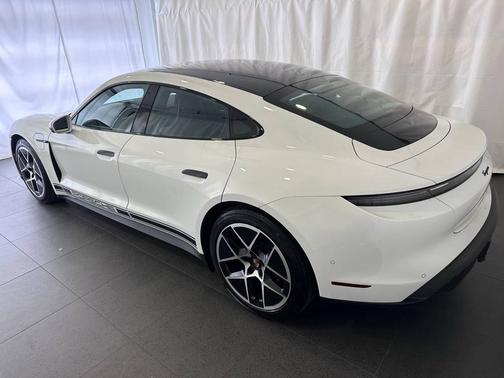 2025 Porsche Taycan 
