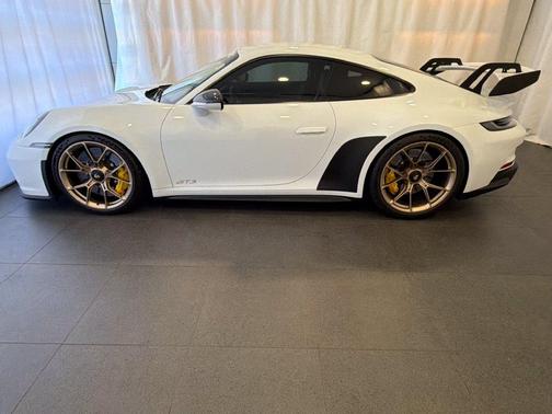 Carrara White Metallic 2022 Porsche 911 GT3