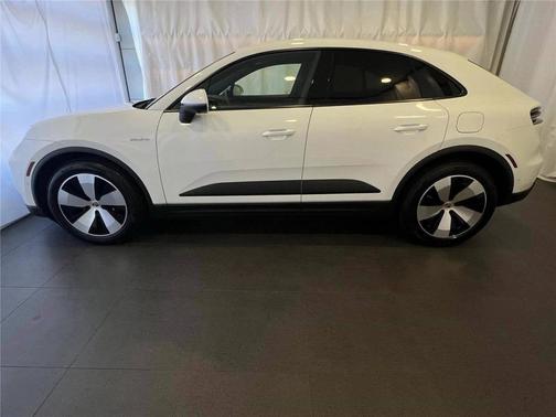 White 2025 Porsche Macan