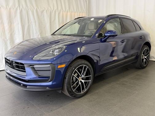 Gentian Blue Metallic 2026 Porsche Macan