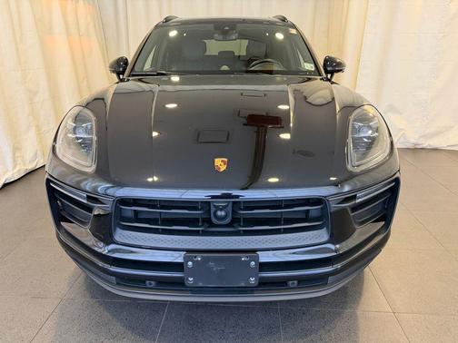 Jet Black Metallic 2023 Porsche Macan Base