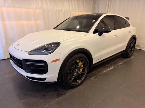 Carrara White Metallic 2022 Porsche Cayenne