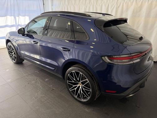 Gentian Blue Metallic 2025 Porsche Macan