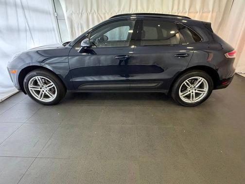 Night Blue Metallic 2023 Porsche Macan