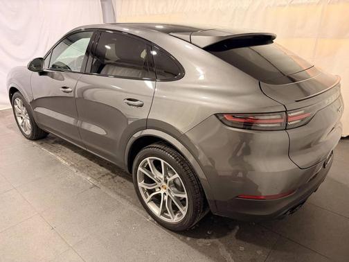 Quartzite Grey Metallic 2023 Porsche Cayenne