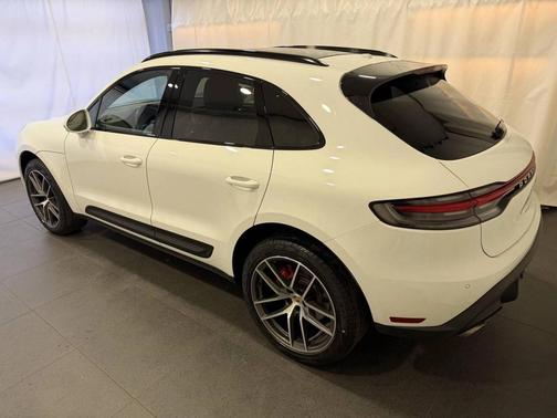 White 2023 Porsche Macan