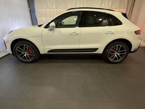 White 2023 Porsche Macan