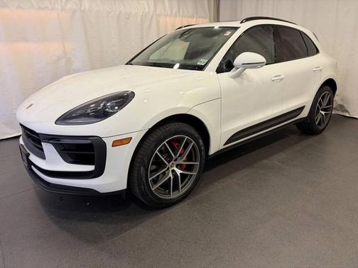 White 2023 Porsche Macan